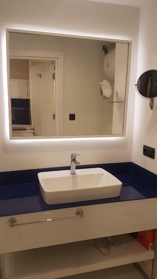 Deluxe Hotel Room In The Heart Of Batumi Orbi City A Block エクステリア 写真