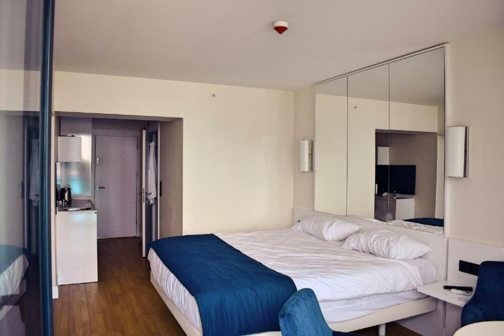 Deluxe Hotel Room In The Heart Of Batumi Orbi City A Block エクステリア 写真