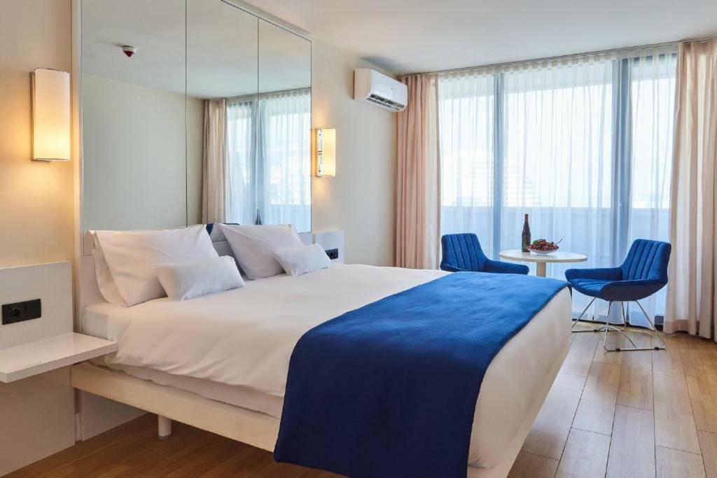 Deluxe Hotel Room In The Heart Of Batumi Orbi City A Block エクステリア 写真
